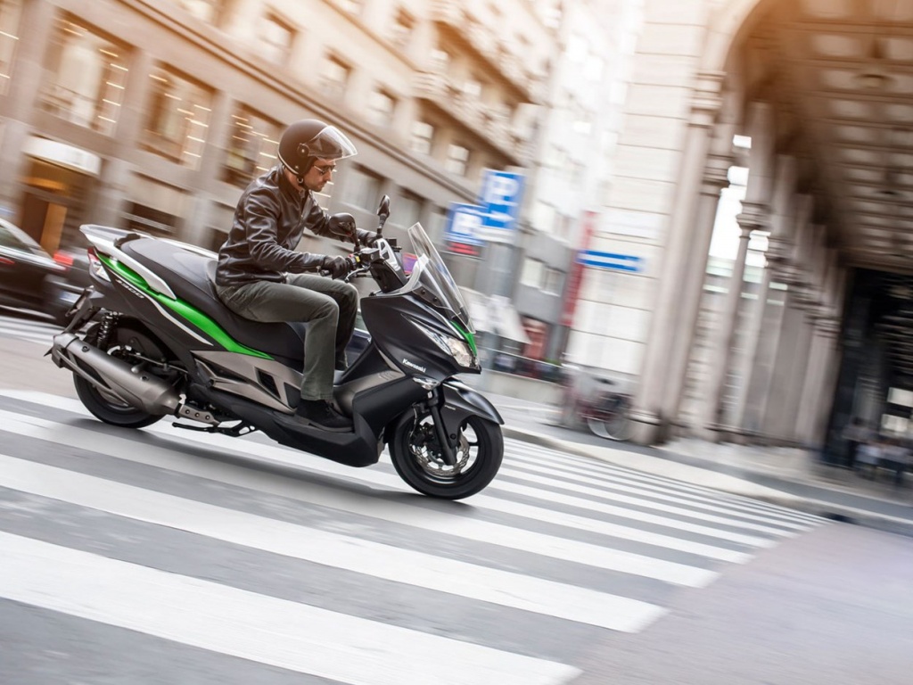Фото скутера Kawasaki J300